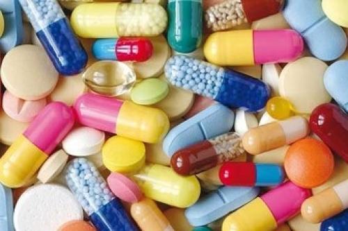  لزوم برداشتن موانع از سر راه داروسازان 