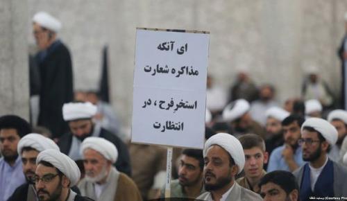 مداح معروف در مراسم روز عرفه: اون یارو در استخر مرد، این یارو هم آخرش در استخر می‌میرد 