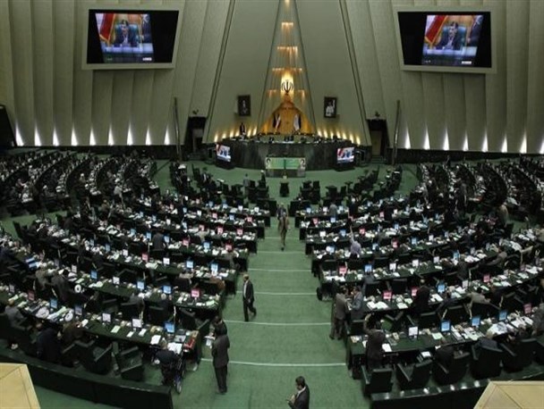 عکس/ اتفاقی ناخوشایند در جلسه امروز مجلس!