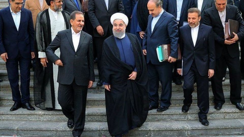 دولت و بانک مرکزی در حالت «انتظار»/ آیا تصمیم گیران اقتصادی همچنان منتظر معجزه هستند؟ 