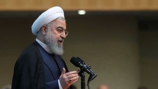 روحانی: امروز روز گله، رقابت و انتقام نیست؛ ما در میدان مبارزه هستیم/ جنگ، جنگ اقتصادی و تبلیغاتی است/ به عنوان رئیس دولت اعلام می‌کنم بخشی از التهابات بازار ارز منشا داخلی دارد 