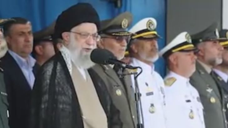     فیلم/ رهبرانقلاب:ملتی که از اخم جا نخورد، ابرقدرت‌ها را شکست می دهد