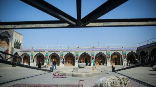 آیین برافراشتن خیمه ی حسینی در امام زاده هارونیه اصفهان /عکس