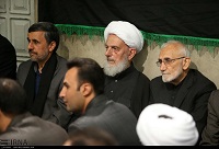 احمدی‌نژاد در مراسم شام غریبان بیت رهبری +عکس