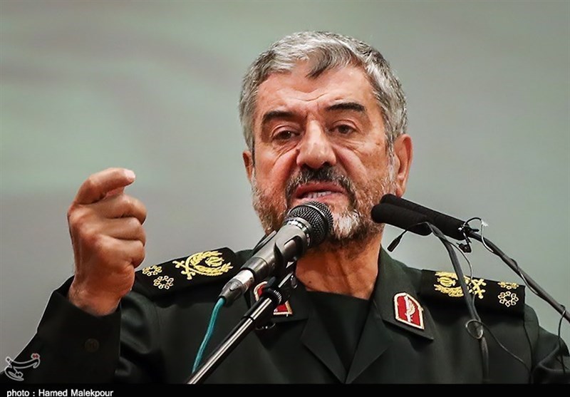 اعتماد متقابل دولت و سپاه دستاوردهای زیادی برای نظام داشته است/ کار جهادی رمز موفقیت قرارگاه خاتم الانبیا(ص) 
