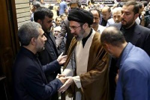 عکس/ حضور فرزند رهبر انقلاب در مراسم ختم والده برادران اسماعیلی