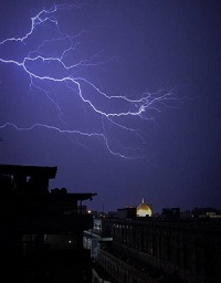  عکس/ رعدوبرق زیبا در آسمان نجف اشرف
