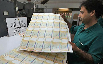 دولت در جذب نقدینگی بازار کوتاهی کرده است/ هجمه نقدینگی به بازار موجب کاهش ارزش پول ملی می شود 