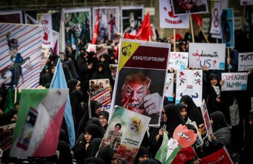 آغاز راهپیمایی عظیم ۱۳ آبان در سراسر کشور با شعار "هیهات من‌الذله"/ طنین شعار «مرگ بر آمریکا» در ایران اسلامی/ دلارهای آمریکایی زیرپای مردم