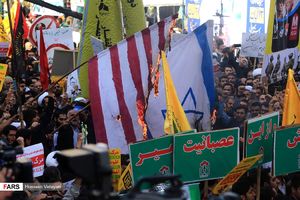  مخالفت راهپیمایان با تکرار هر نوع مذاکره با شیطان/ از این پیچ تاریخی عبور خواهیم کرد