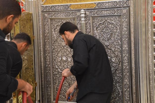 حرم مطهر حضرت عباس (ع) غبارروبی شد + عکس
