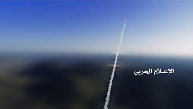 شلیک موشک «بدرP-1» به سوی نیروهای ائتلاف سعودی در صحرای «میدی» یمن 