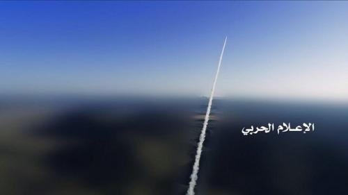 شلیک موشک «بدرP-1» به سوی نیروهای ائتلاف سعودی در صحرای «میدی» یمن 