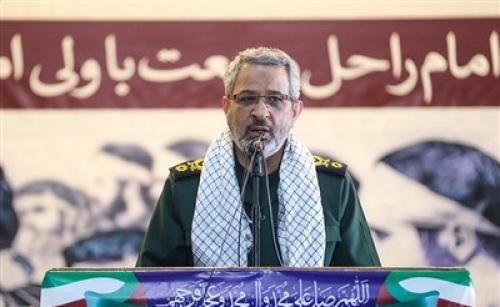 عکس/تجدید میثاق فرمانده بسیج و بسیجیان با امام راحل 