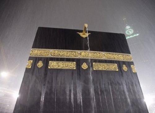  عکس/ بارش شدید باران در جوار خانه خدا