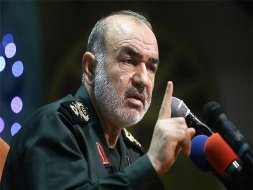 سردار سلامی:شهادت و ایستادگی رمز بقای انقلاب اسلامی / ایران علمدار مقاومت علیه قدرت های بزرگ است/ فرهنگ شهادت نقشه های دشمن را بی نتیجه خواهد گذاشت