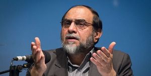 رهبری نباید پاسخگوی وظایف بر زمین مانده مسئولین باشد/ برای دفاع از حیثیت جمهوری اسلامی باید چند فاسد نجومی بگیر را شلاق بزنید