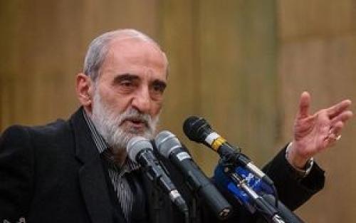 مشکل از آنجا آغاز شد که تابلوی «شیطان بزرگ» را به «کدخدا» تبدیل کردند! 