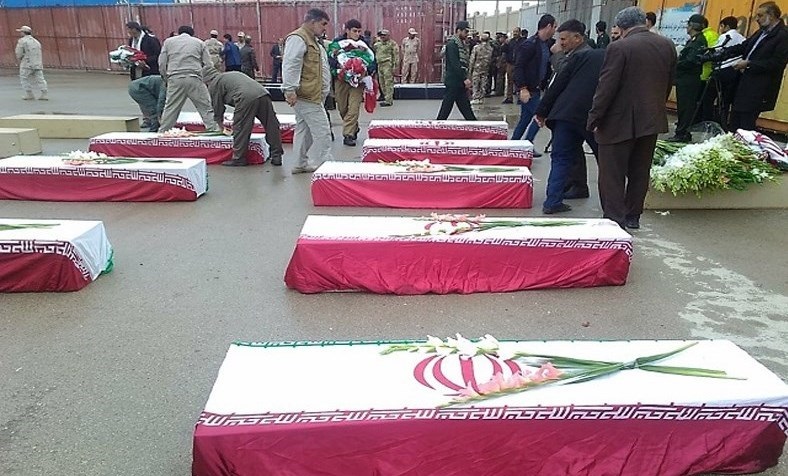 ورود پیکر پاک ۴۶ شهید دفاع مقدس به مرز مهران به روایت تصویر 