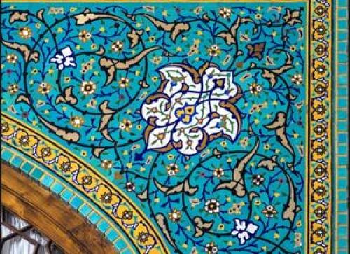 فیلمی دیدنی از مراحل ساخت کاشی‌های حرم رضوی