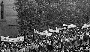 تدارک شبکه‌های رادیویی و تلویزیونی برای جشن های انقلاب / از «ملت قهرمان» تا «حوض نقره»
