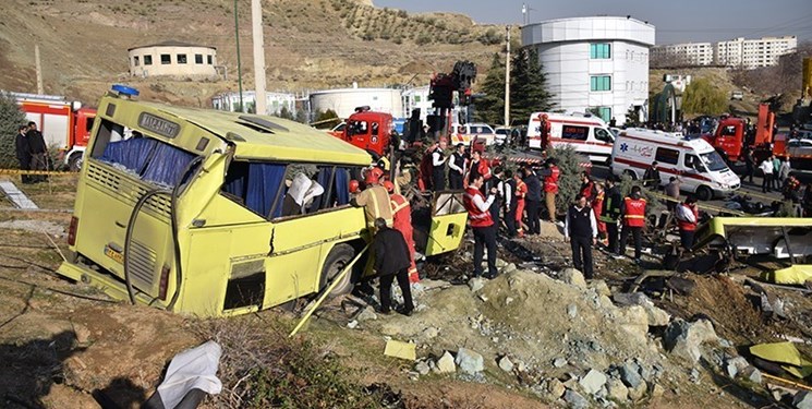 سروده غمبار دانشجوی دانشگاه علوم تحقیقات برای جانباختگان حادثه اتوبوس
