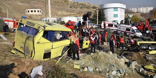 سروده غمبار دانشجوی دانشگاه علوم تحقیقات برای جانباختگان حادثه اتوبوس
