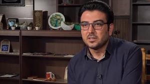 دستبرد یک شاعر به صندوقچه مادر!