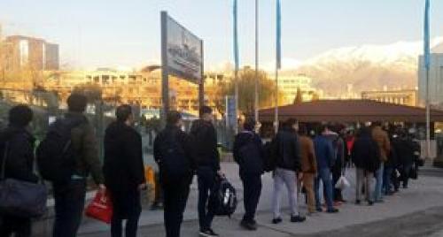 صف طولانی ورودی کتابخانه ملّی +عکس