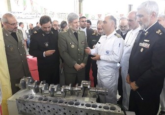 وزیردفاع ازنمایشگاه صنایع دریایی بازدیدکرد 