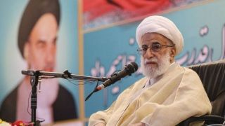  اگر می‌خواهید عزت داشته باشید، باید دنبال اسلام بروید/ننگ بر تفکری که می‌گوید اداره کشور بدون آمریکا ممکن نیست