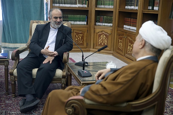 مشاور رئیس جمهور با تروریست‌هاست یا مردم؟/ پیام حسام الدین آشنا به جیش الظلم: از شما انتقام نخواهیم گرفت!/ ید‌ طولانی اصلاح‌طلبان در خلع سلاح کشور و تحقیر قدرت دفاعی ایران از کجا آب می‌خورد؟