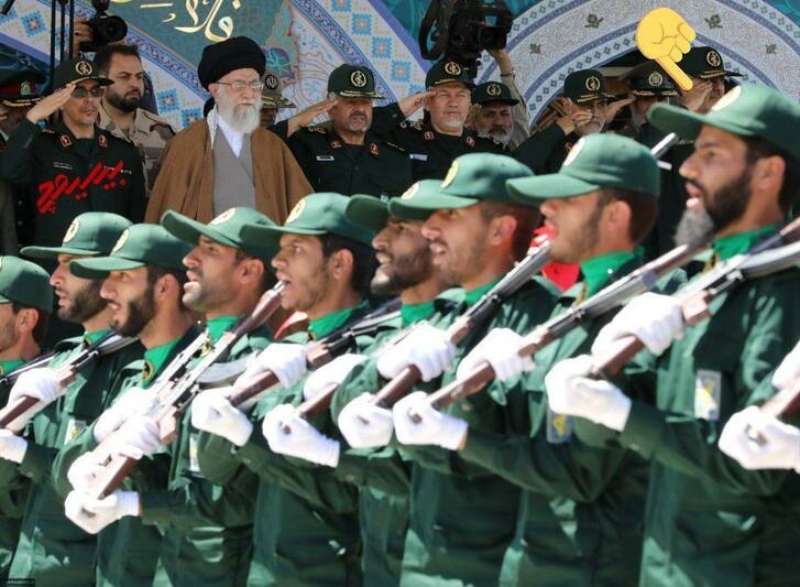 عکس/ رژه شهید حادثه تروریستی زاهدان در محضر رهبر انقلاب