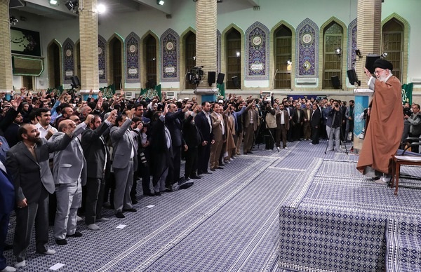 بیانات رهبر انقلاب در دیدار با مداحان اهل بیت(ع)