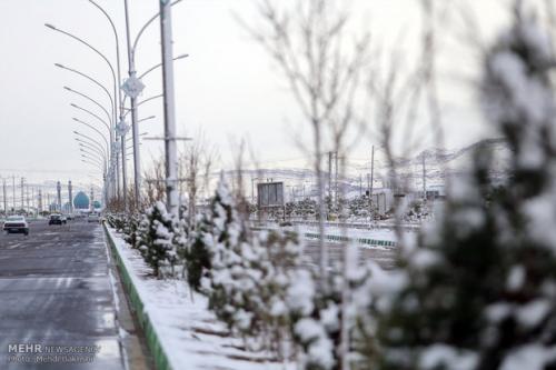 بارش برف و باران در نیمی از محورهای کشور