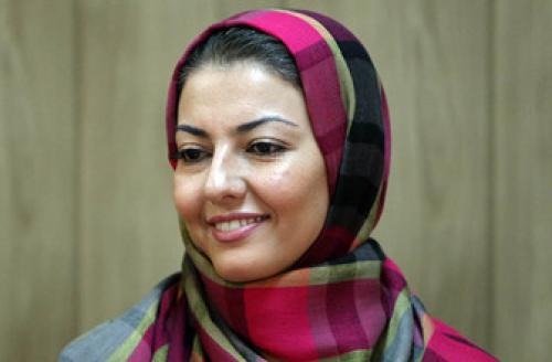 خانم بازیگردرآغوش مادرش/عکس 