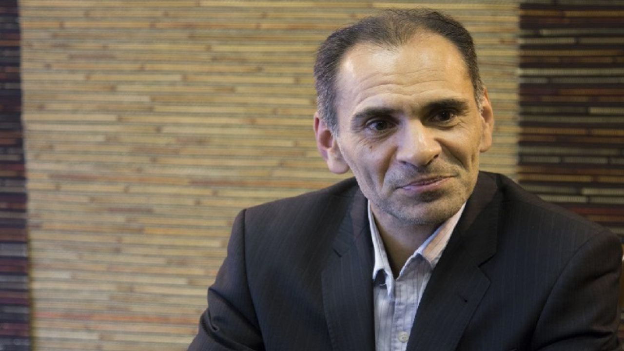 بانک مرکزی اراده کند دلار 12 هزار تومان خواهد بود/عدم ثبات ارز در دوره‌های مشخص نشانه ناکارآمدی سیاست‌های بانک مرکزی 