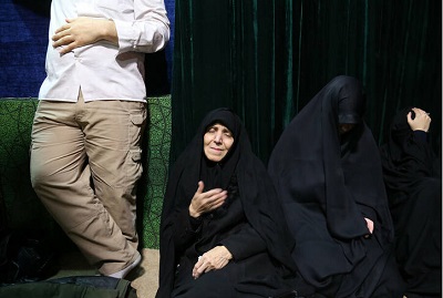 عکس/وداع باپیکرشهیدمدافع حرم میثم نظری"