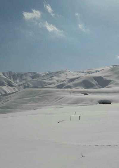 عکس/ زمین فوتبالی غرق در برف!