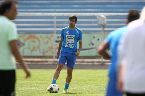 دردسرتاره پیش روی استقلال و شفر:خداحافظی غیر منتظره ستاره جنجالی ازاستقلال/پایان کار یک ستاره در استقلال!