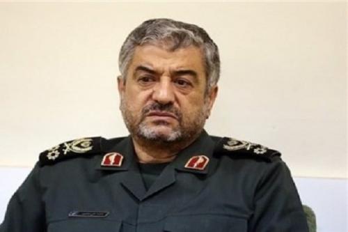 سپاه موانع پیش روی انقلاب اسلامی را برمی‌دارد
