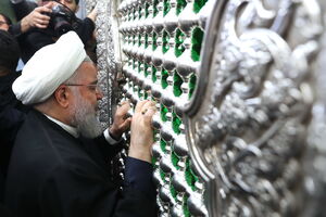 فیلم/ تشرف روحانی به حرم امیرالمومنین(ع)