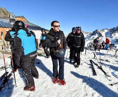 عکس/ پاریس درآتش؛ ماکرون در پیست اسکی