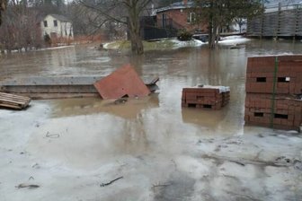 شمار تلفات سیل اندونزی به ۵۰ نفر رسید 