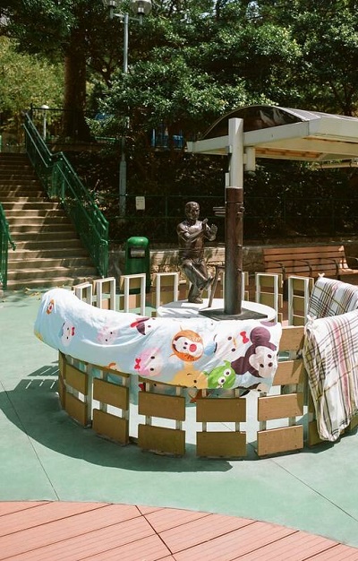 عکس/خشک کردنِ لباس در اماکن عمومی!