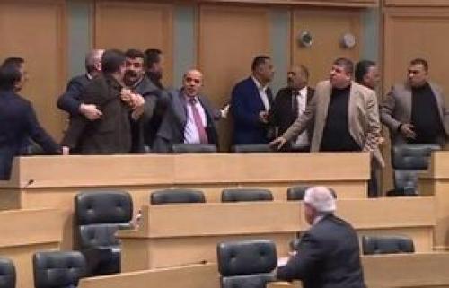 فیلم/ زد و خورد در جلسه پارلمان اردن!