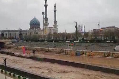فیلم/ زیرگذر حرم حضرت معصومه(س)بعد از سیل