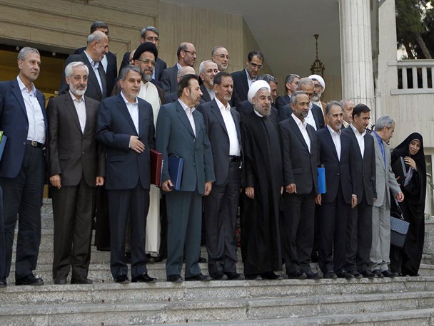 چرا به دولت دوازدهم «دولت استعفا» گفته می شود؟/ از استعفای وزرای برندِ پاستور تا افراد پرحاشیه دولت