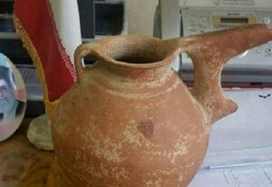  پیدا شدن چند خمره تاریخی بر اثر سیل 