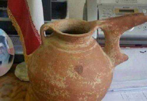  پیدا شدن چند خمره تاریخی بر اثر سیل 